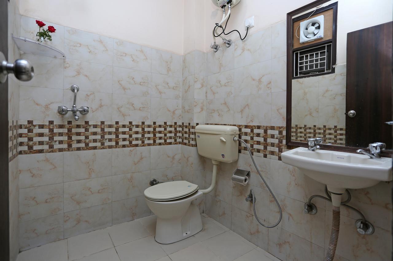 Hotel Avalon Ню Делхи Екстериор снимка