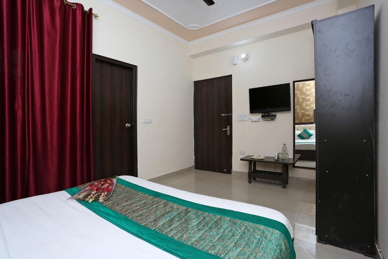 Hotel Avalon Ню Делхи Екстериор снимка
