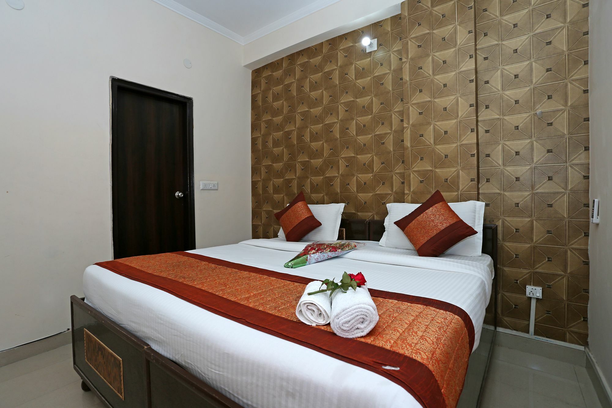 Hotel Avalon Ню Делхи Екстериор снимка